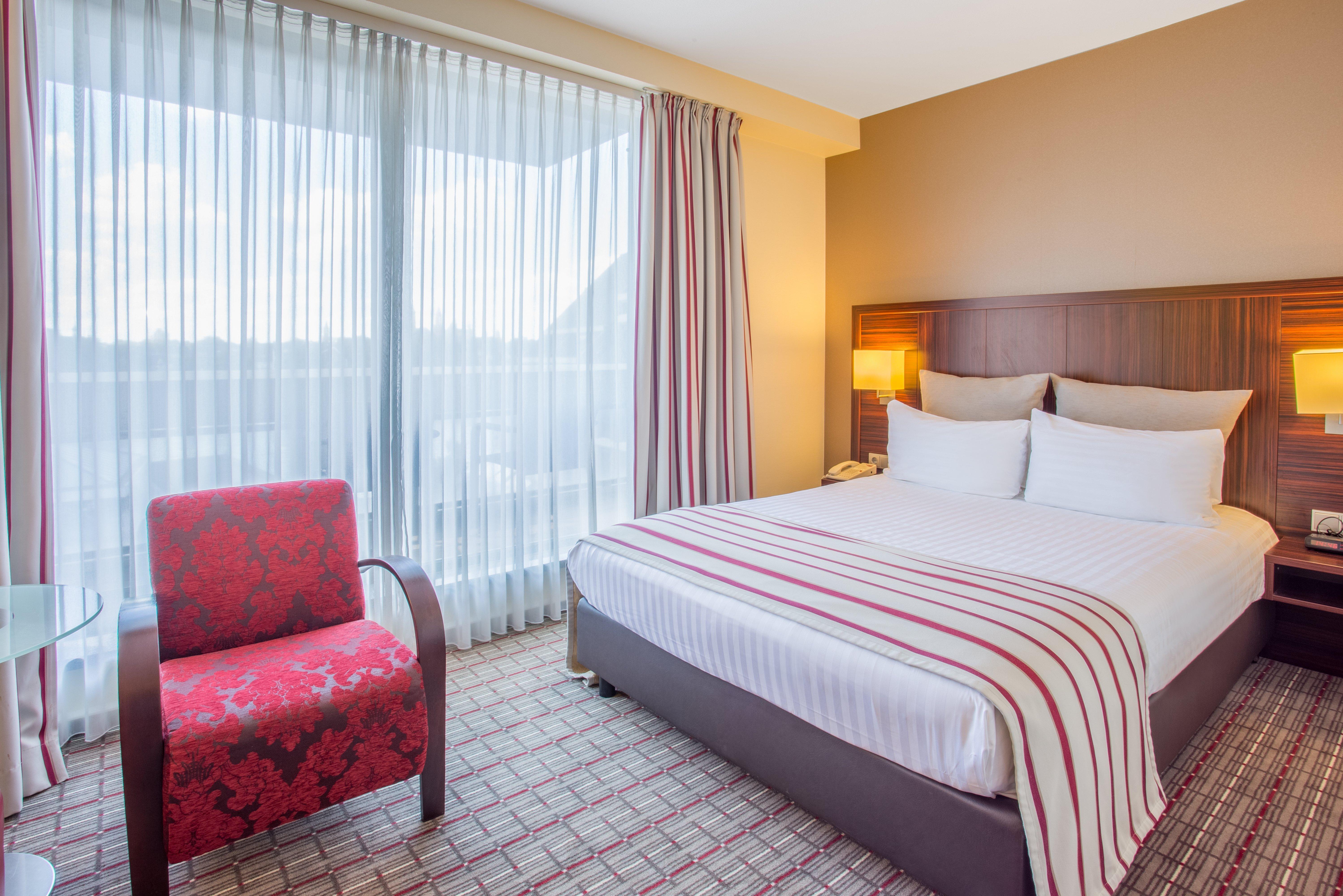 Crowne Plaza By Ihg Hotel