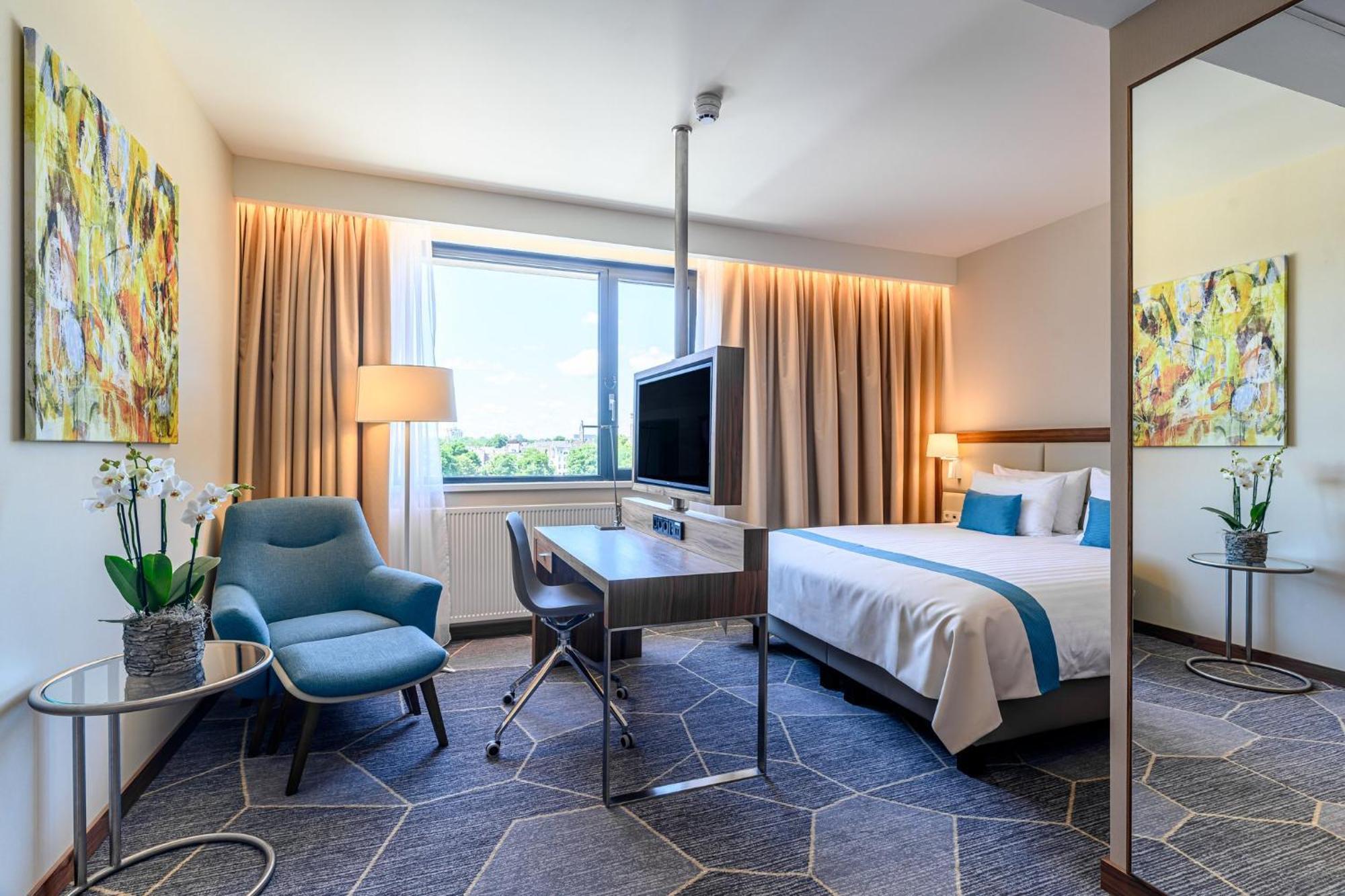 Crowne Plaza By Ihg Hotel 4*